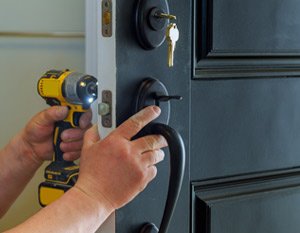 Ouverture de porte blindée claqué